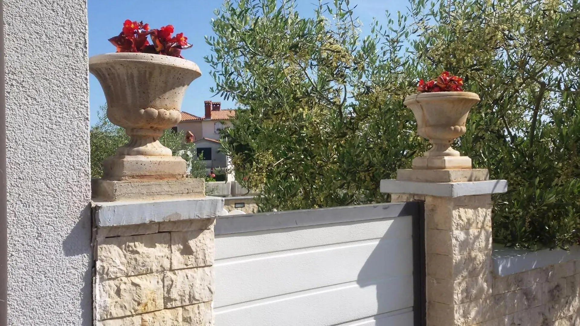 Direkt Am Meer Liegendes Apartment Mit Garten Medulin 0*,  Croatia