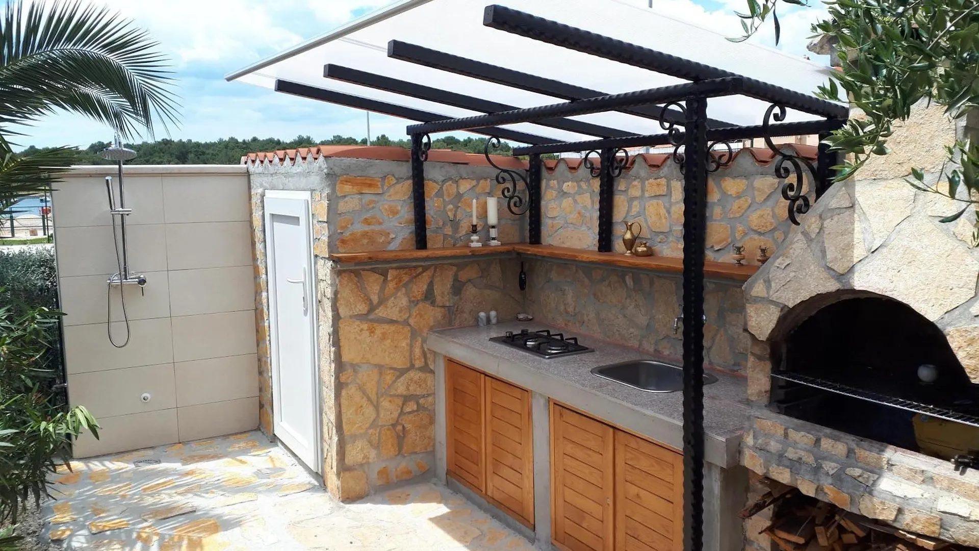 Direkt Am Meer Liegendes Apartment Mit Garten Medulin Croatia